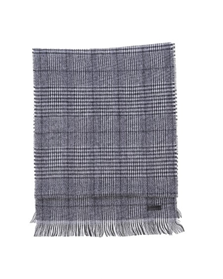 Shop EMPORIO ARMANI Sales Scarf: Emporio Armani wool blend scarf.
Jacquard pattern.
Fringed bottom.
Composition 36% Modal 30% Wool 20% Polyamide 9% Polyester 5% Viscose.
Made in Italy.. 625068 3F323-00121